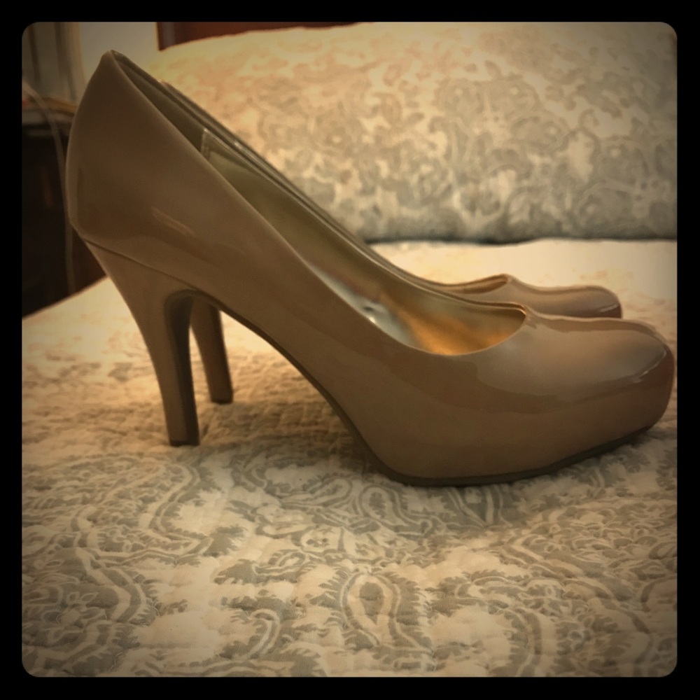 **Like new** Candies Beige Pumos
